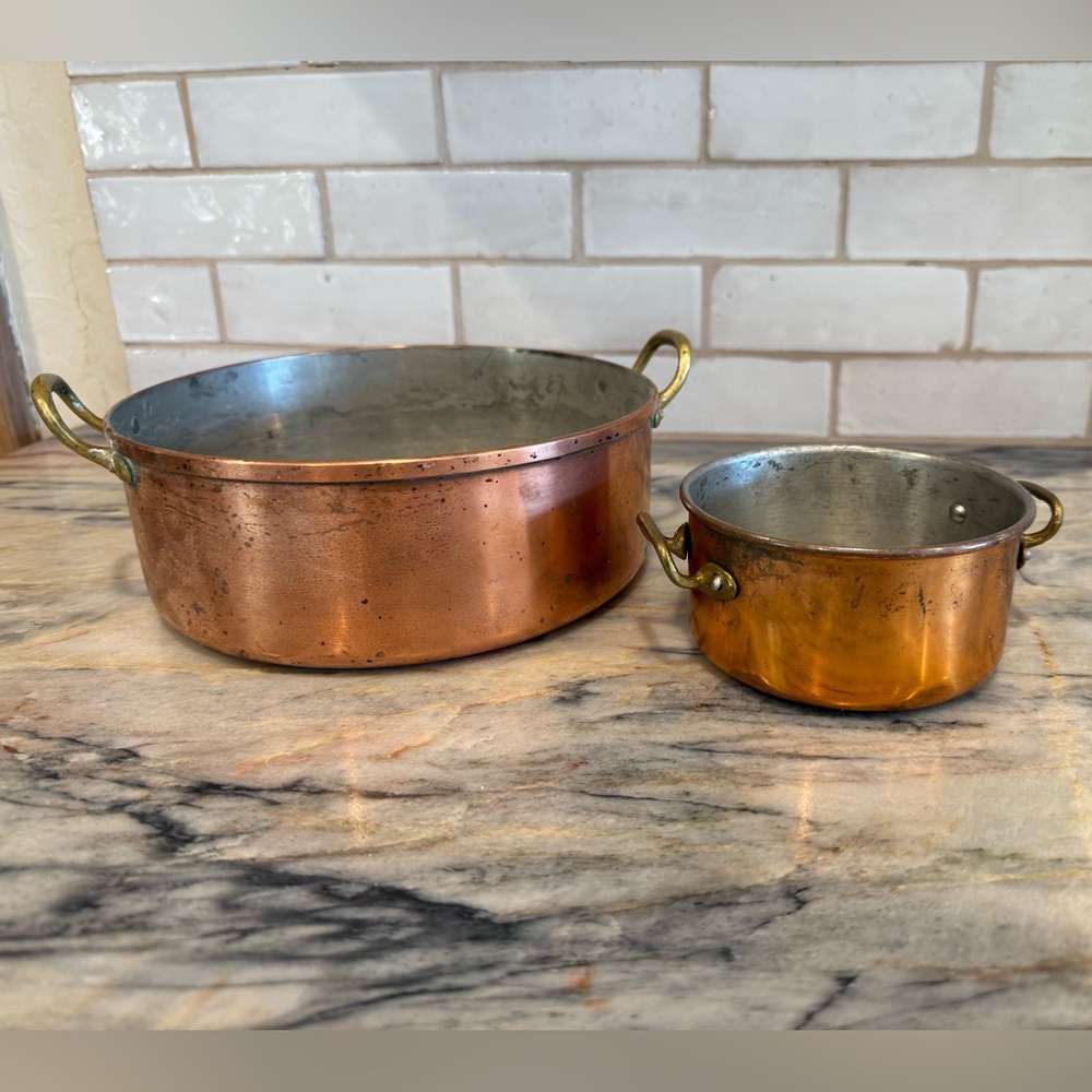 2 vintage copper pots